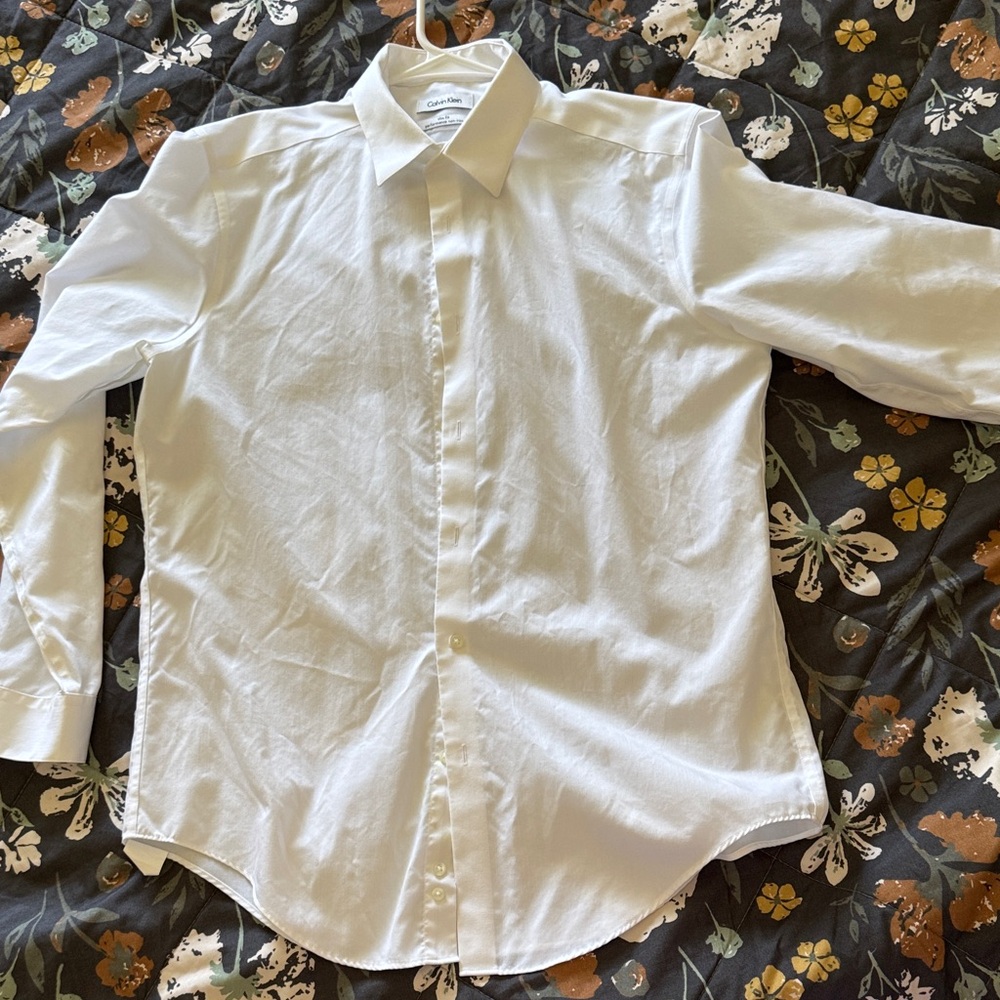 Size 32/33
It is slim fit, non iron, usually M size for men.